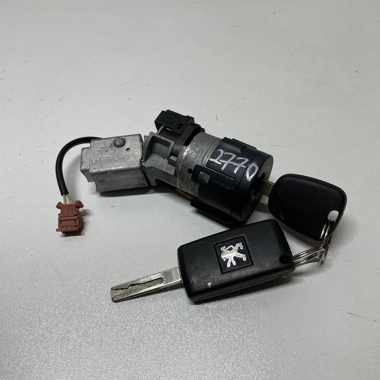 

(Два ключа) Замок зажигания Fiat Scudo, Peugeot expert Partner 207 308 Citroen C5 36410600 4973740 9663123380