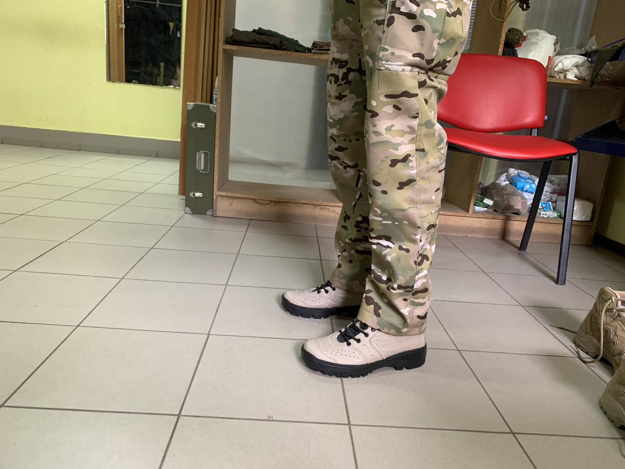 

Кросівки тактичні для ЗСУ літні шкіряні розміри та койот 44,45, Коричневый