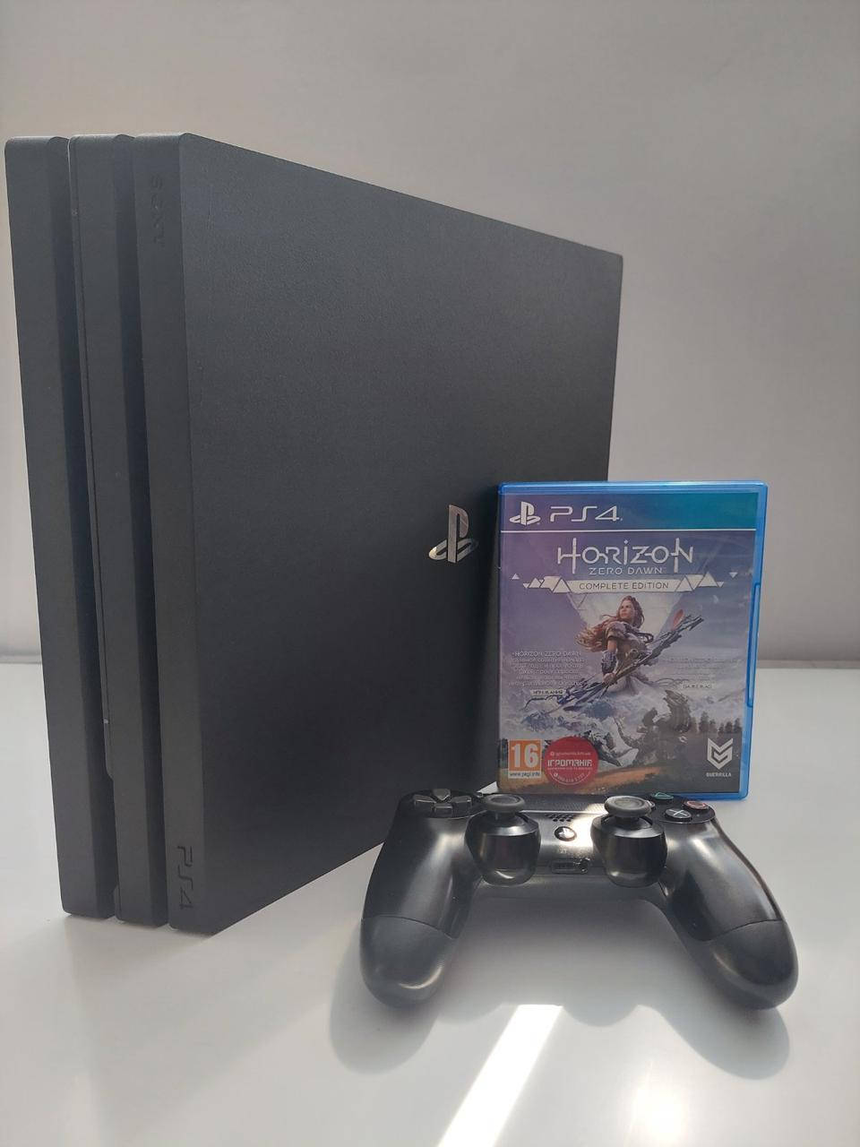 

Игровая консоль Sony PlayStation 4 Pro Black + игра - Б/У хорошее состояние