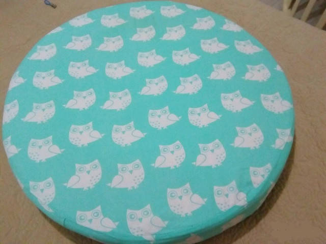 

Простынь на резинке в круглую кроватку