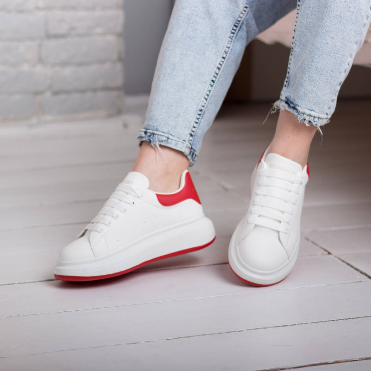 

Женские весенние кроссовки Fashion Akeem 2566 Белый