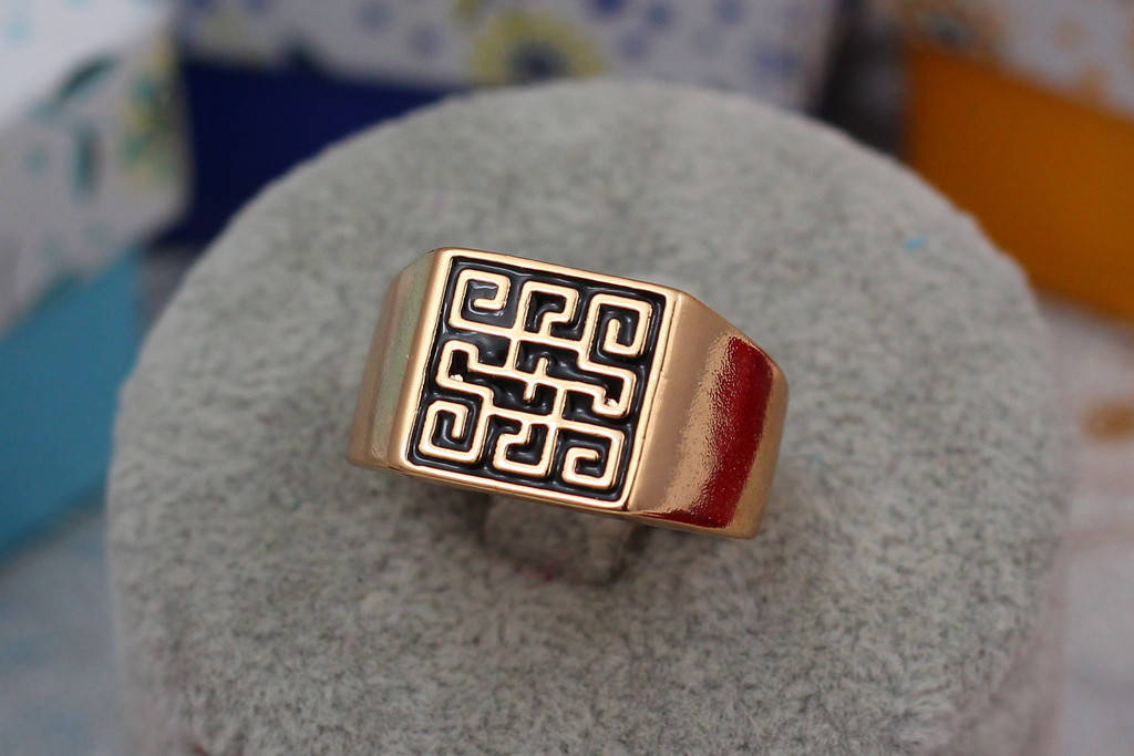 

Печатка Xuping Jewelry 19,20,21,22,23,24 квадратная лабиринт золотистая 21