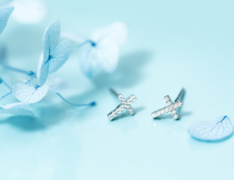 

Серьги серебряные Маленькие крестики с камушками, серебро 925 пробы