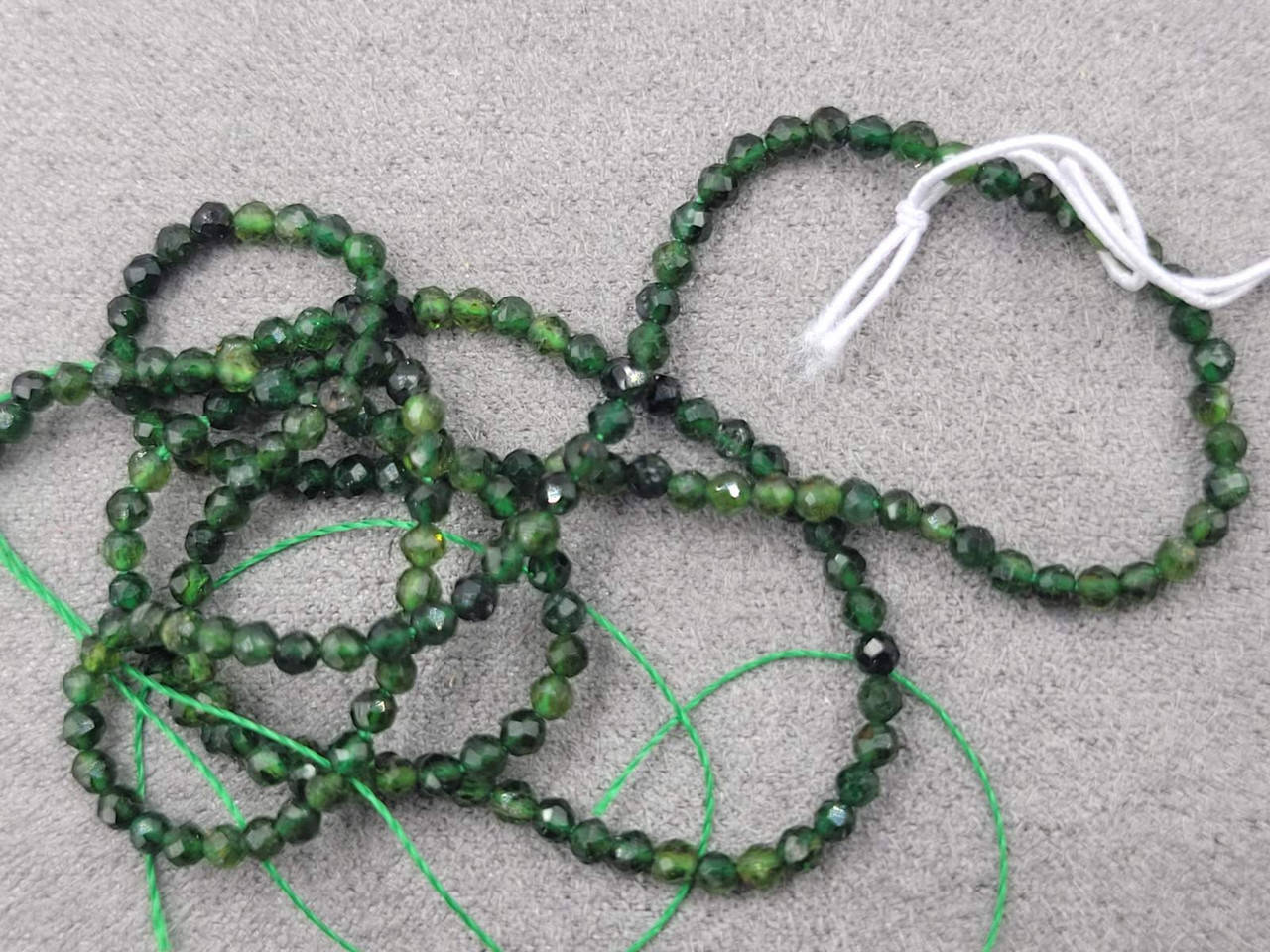 

Бусины Диопсид граненный шарик d-2,3мм L-38см