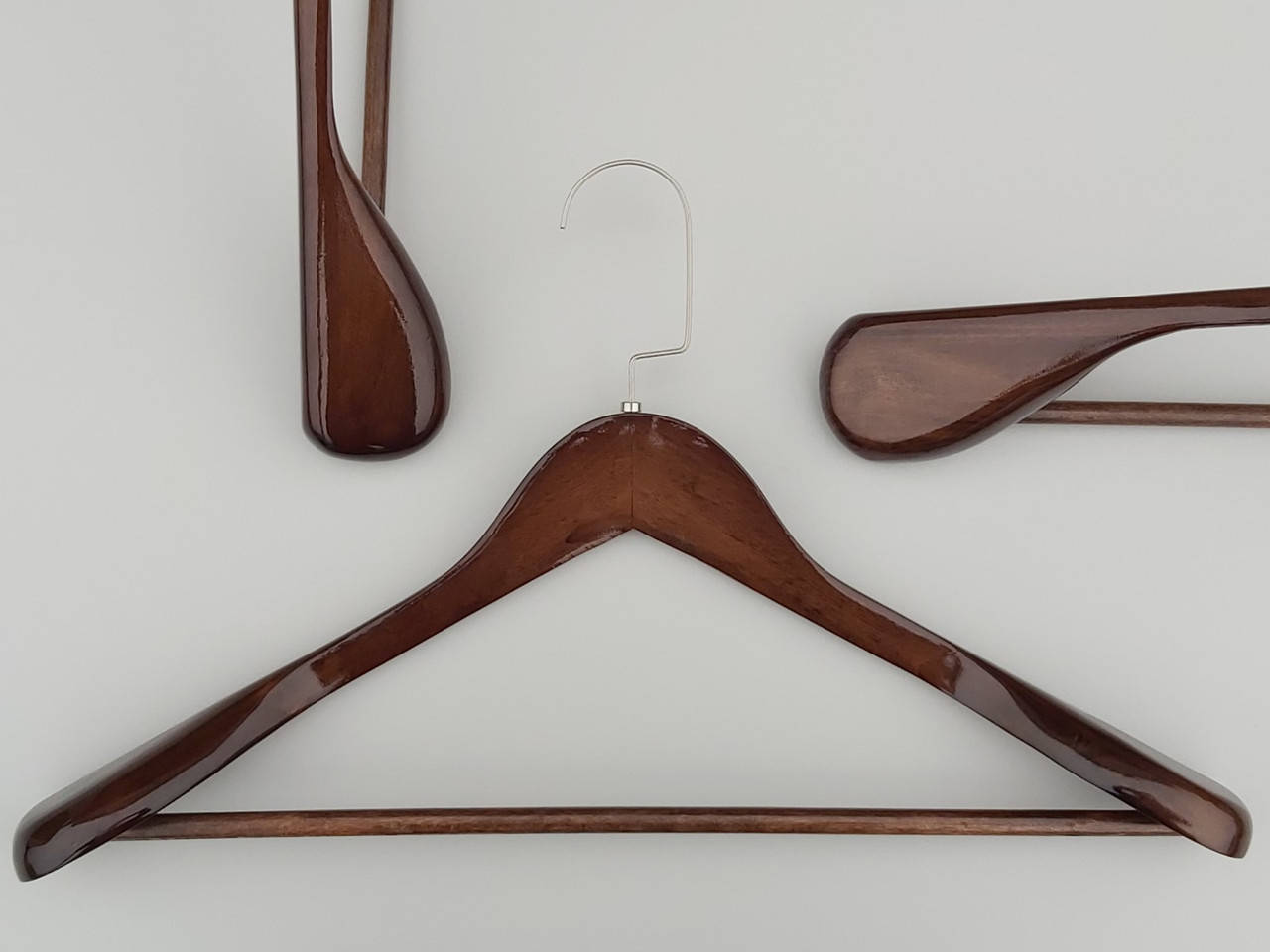 

Плечики длиной 45 см вешалки деревянные широкие коричневого цвета с многослойным покрытием лаком, Коричневый