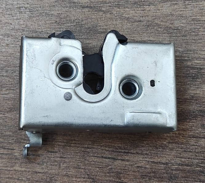 

Замок двери AUDI 80 B3/B4 передн. L (торцевой)