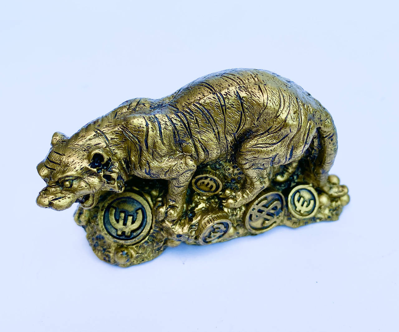 

Статуэтка оберег тигр денежный, цвет бронза, высота 8 см.