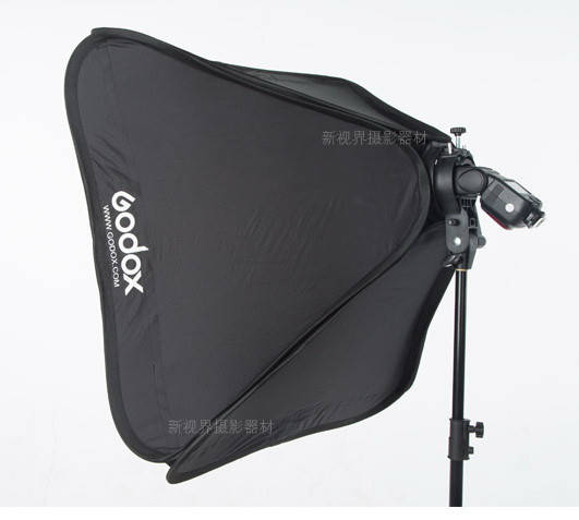 

Софтбокс GODOX 60х60 см для накамерных вспышек с держателем S-type