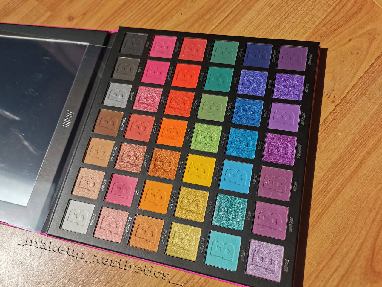 

Палетка теней Bright 42 colour palette by Beauty bay