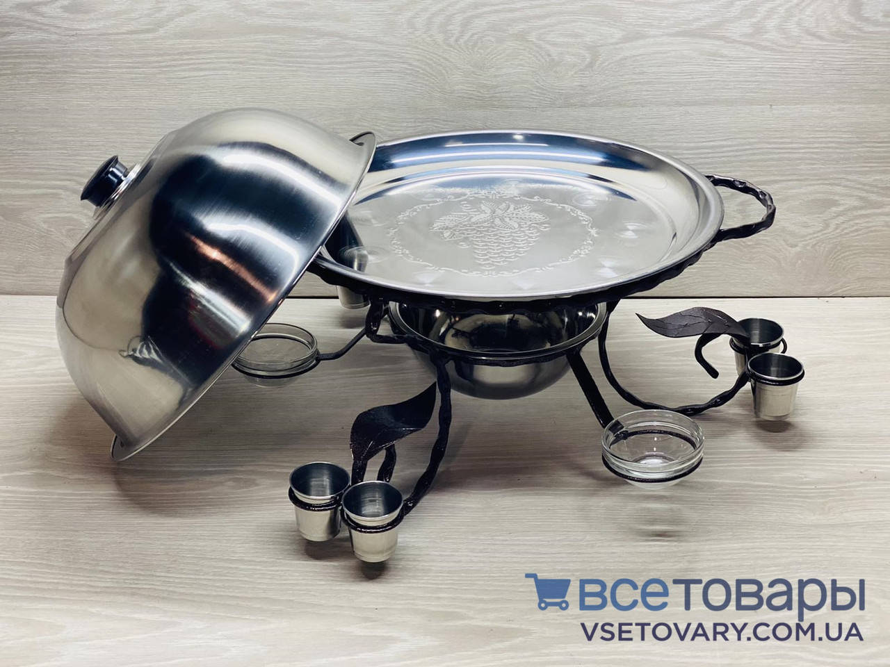 

Садж для подачи (подогрева) шашлыка 36 см. с соусницами и рюмками + крышка, усиленный