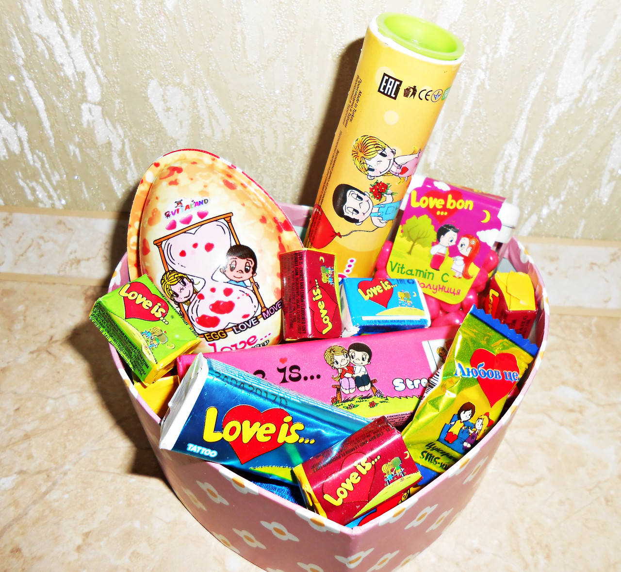 

Сладкий набор Love is в подарочной упаковке Большой