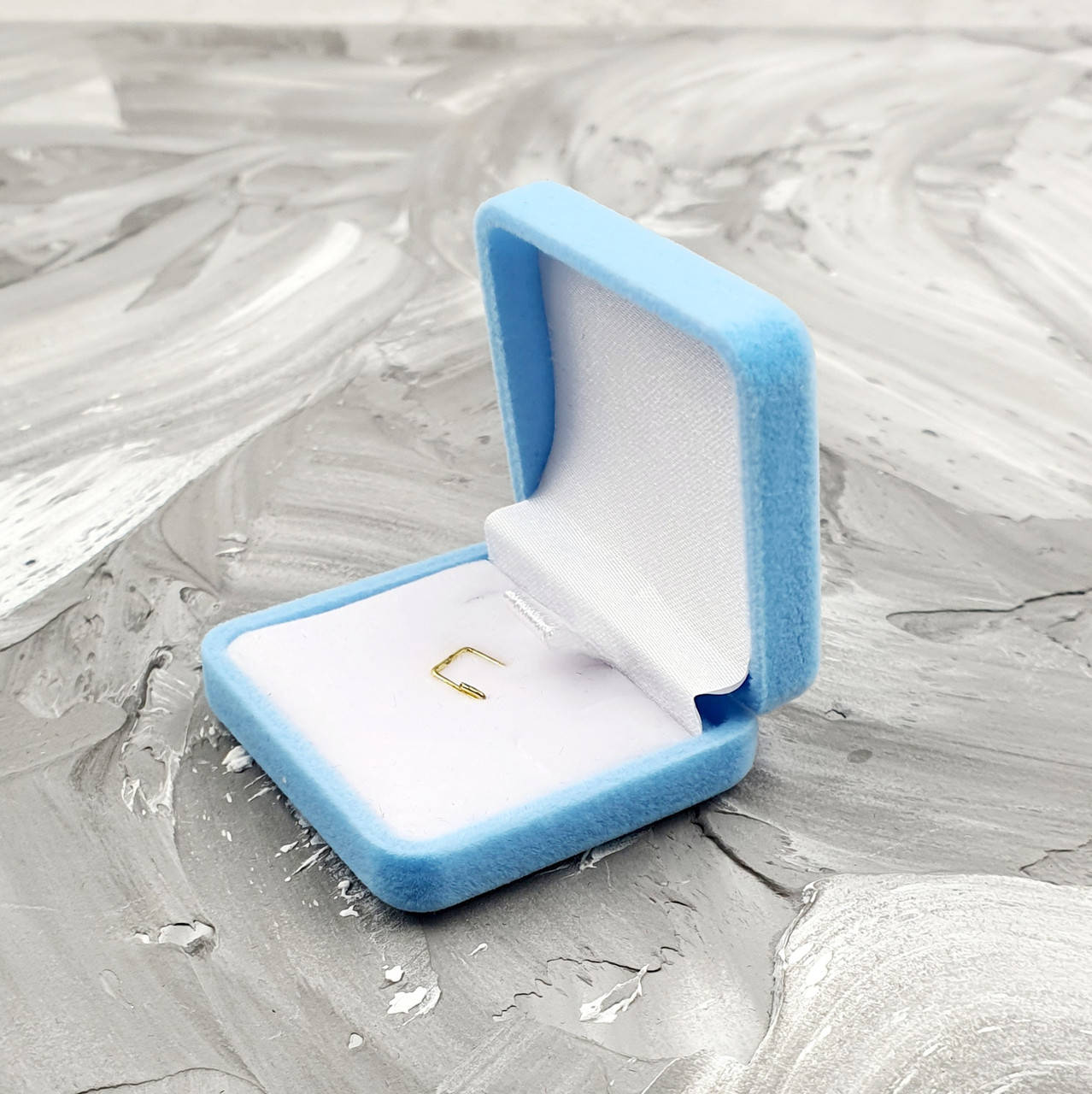 

Футляр 32432гол голубой бархат для подвески сережек размер 4х4 см