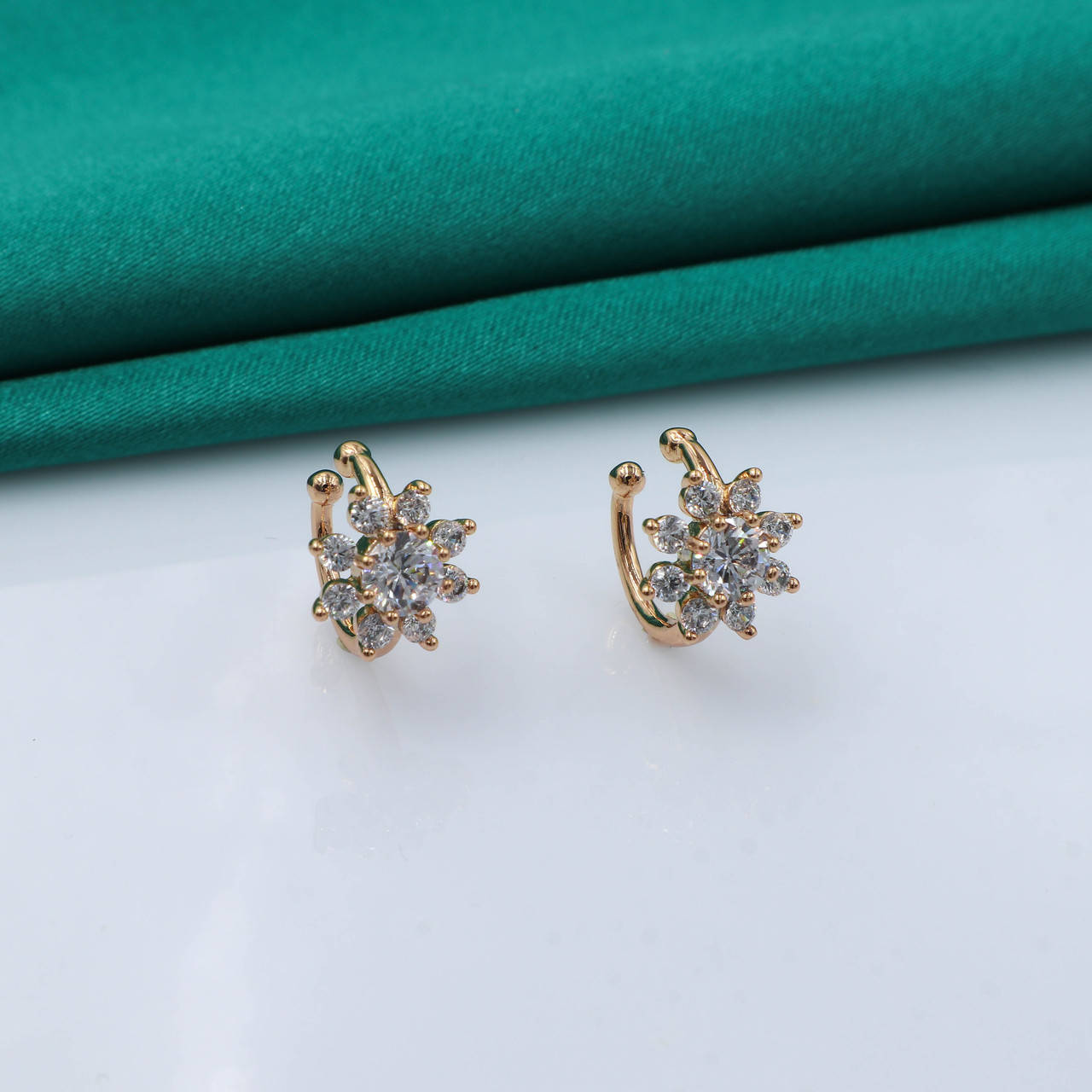 

Серьги Каффы, "Цветок" в россыпи камней, медсплав Xuping, 18К
