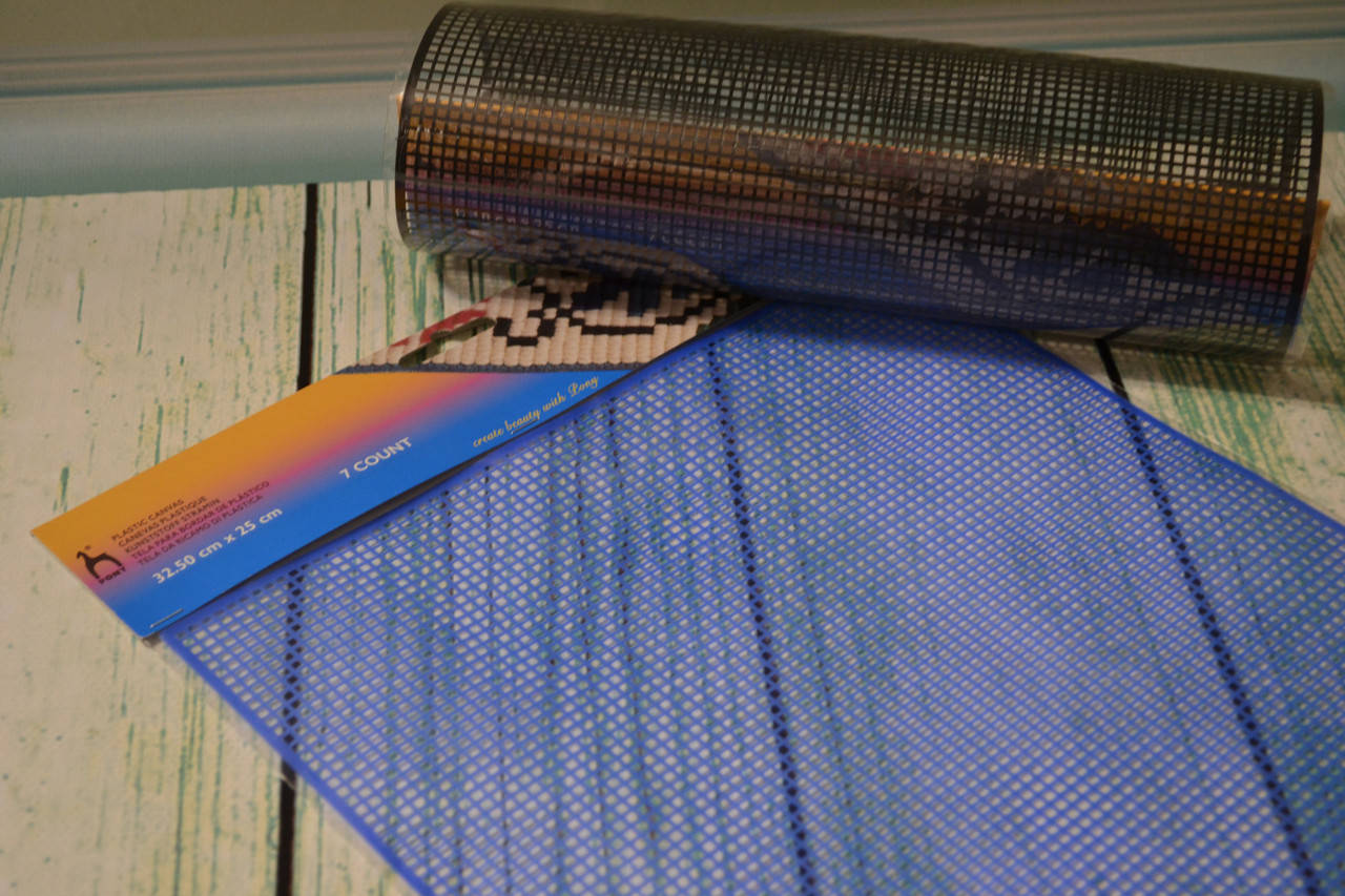 

Пластиковая канва PONY, синяя - 7 каунт