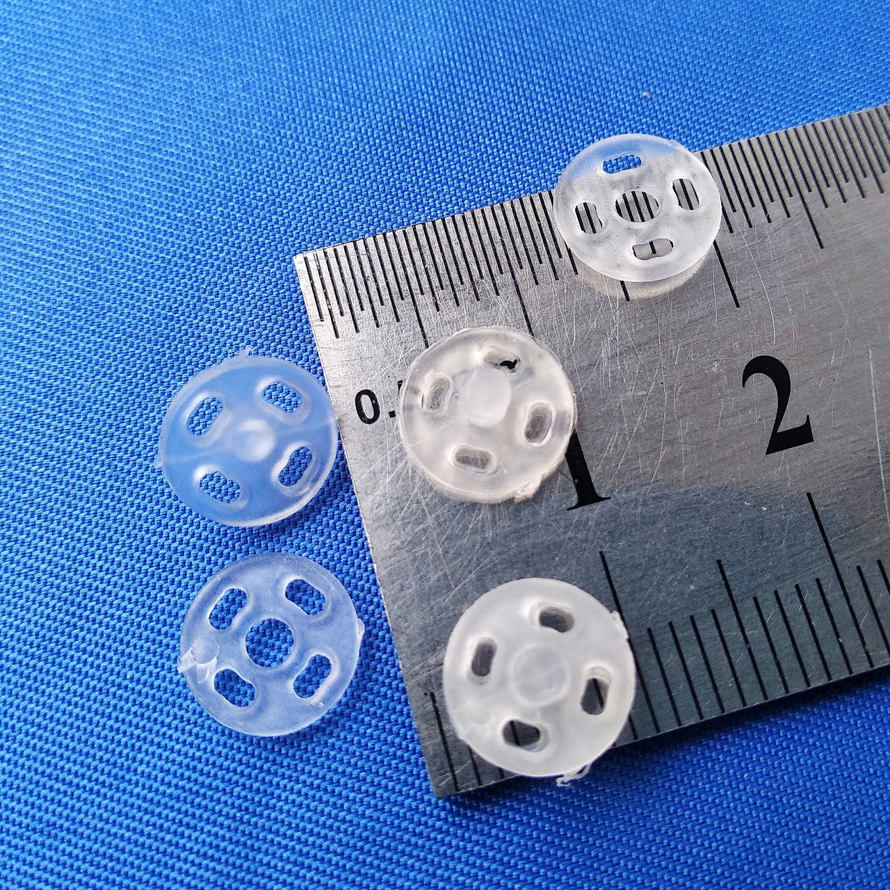 

Кнопка пришивна пластикова прозора 0,8 см