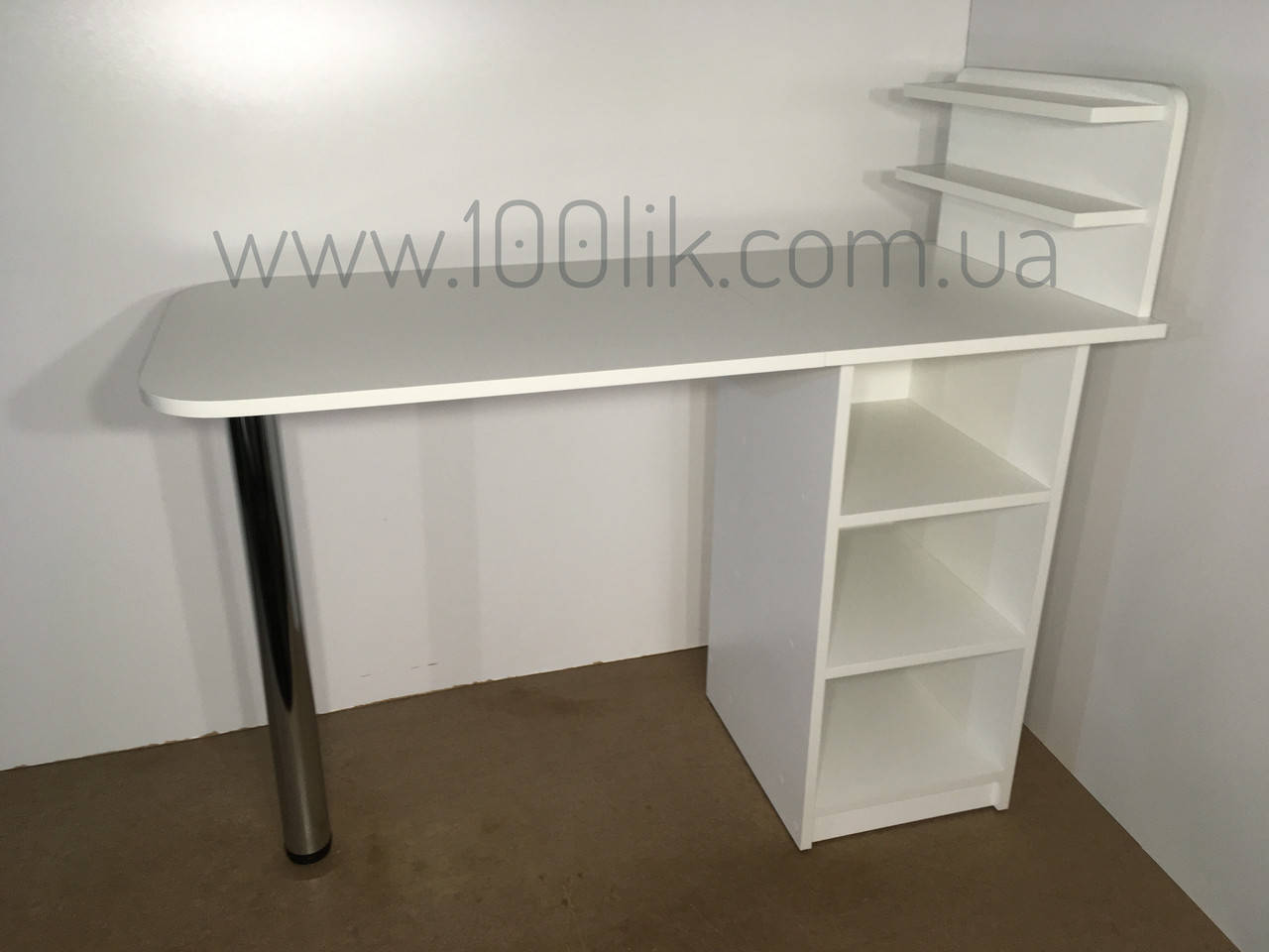

Стол маникюрный складной с открытыми полками "Яна".