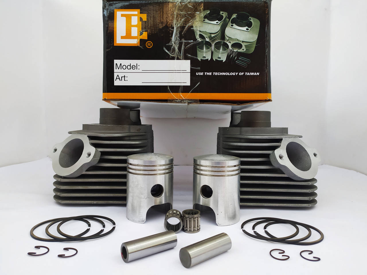 

Поршневая ЯВА 350, 638 .Качество. +поршня+кольца+пальцы (к-т).Тайвань.