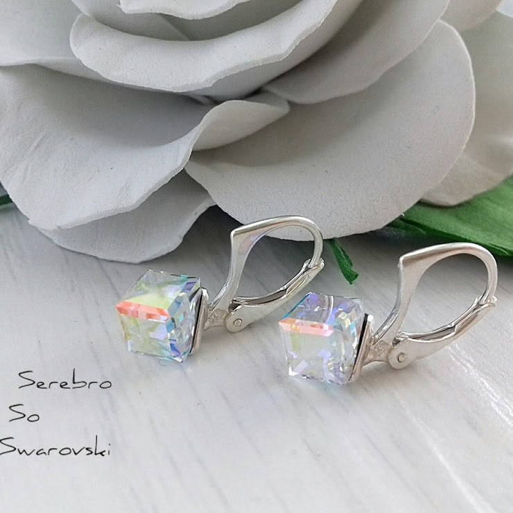 

Сережки из серебра с оригинальными камнями Сваровски