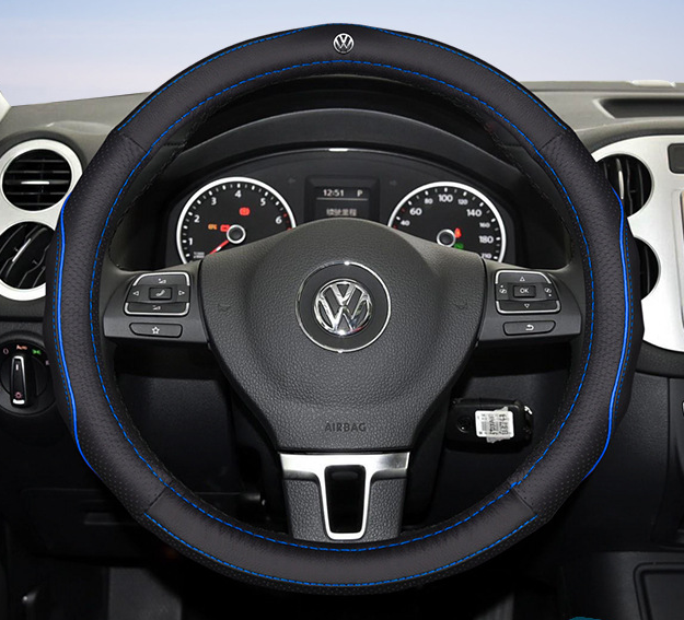

Чехол оплетка на руль кожаная для автомобиля с логотипом Volkswagen натуральная кожа Черный с синей прошивкой