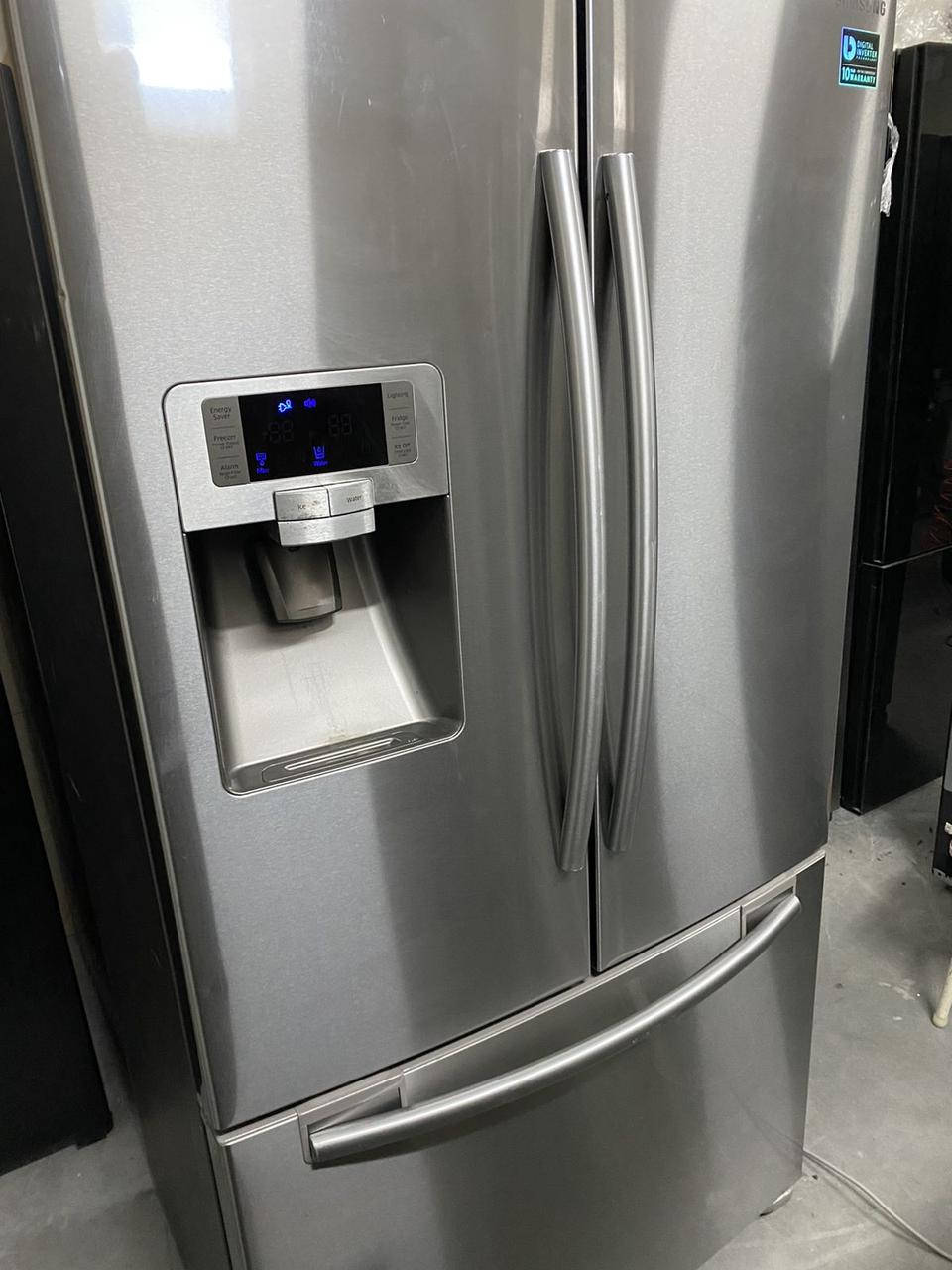 

Холодильник Samsung RFG23UERS1 side by side сайд бай сайд двухдверный