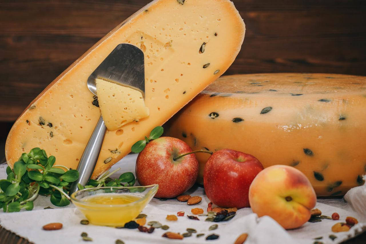 

Сыр Гауда ORANGE с тыквенными семечками