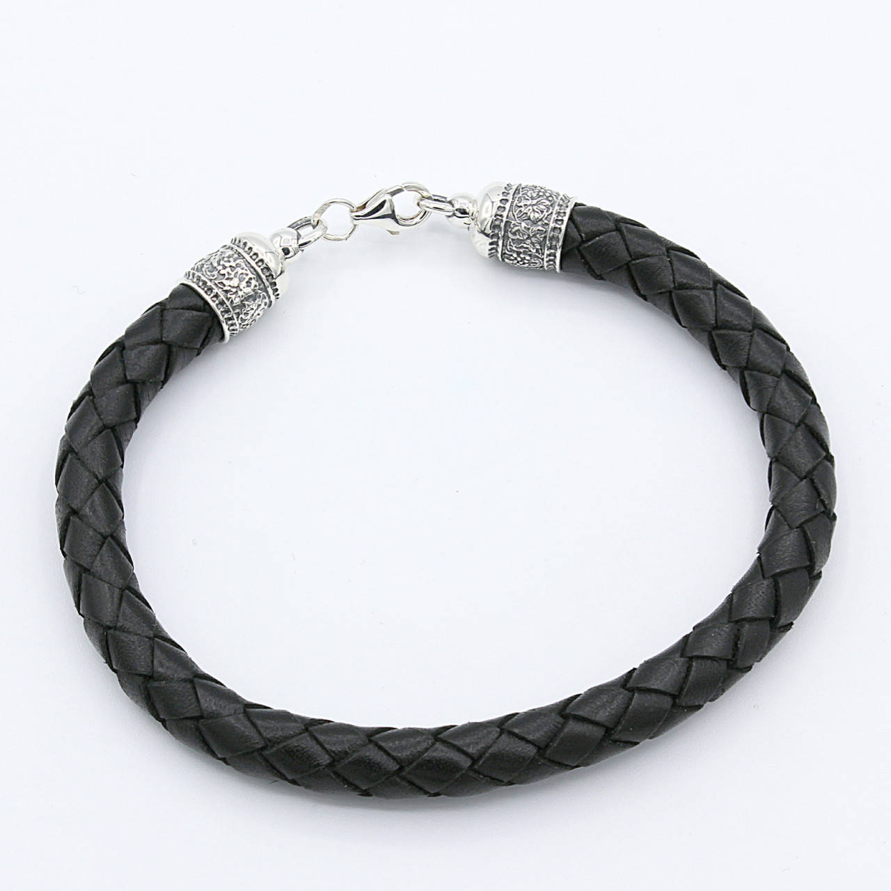 

Кожаный браслет с серебром 22