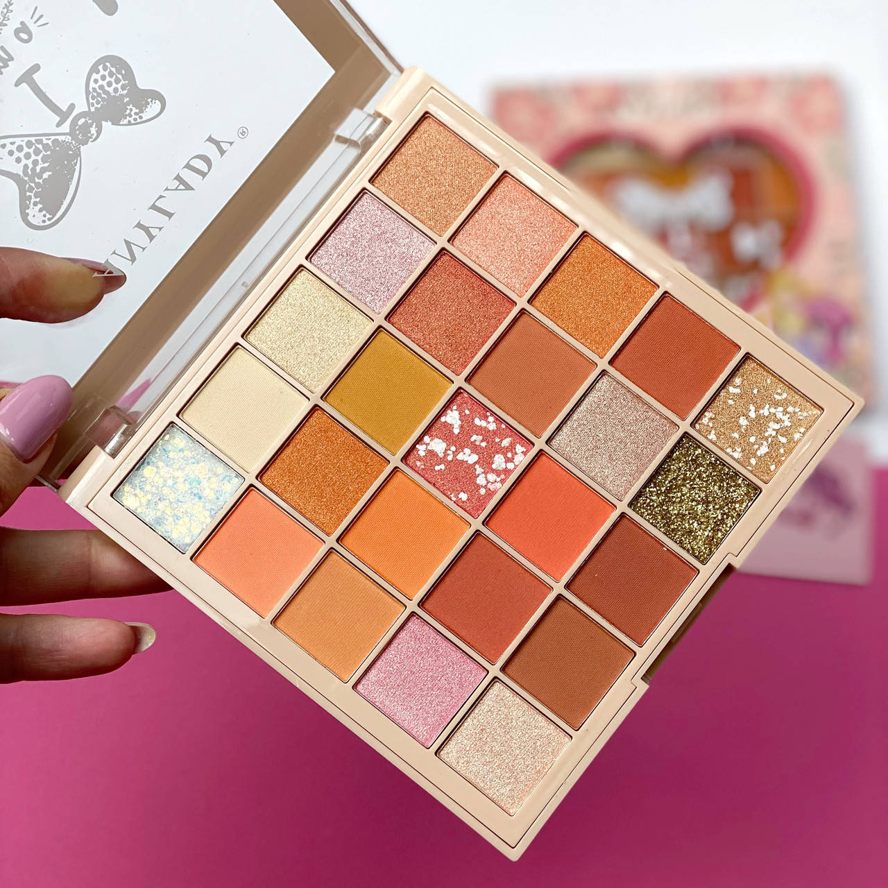 

Палитра теней для век 25 оттенков ANYLADY 798