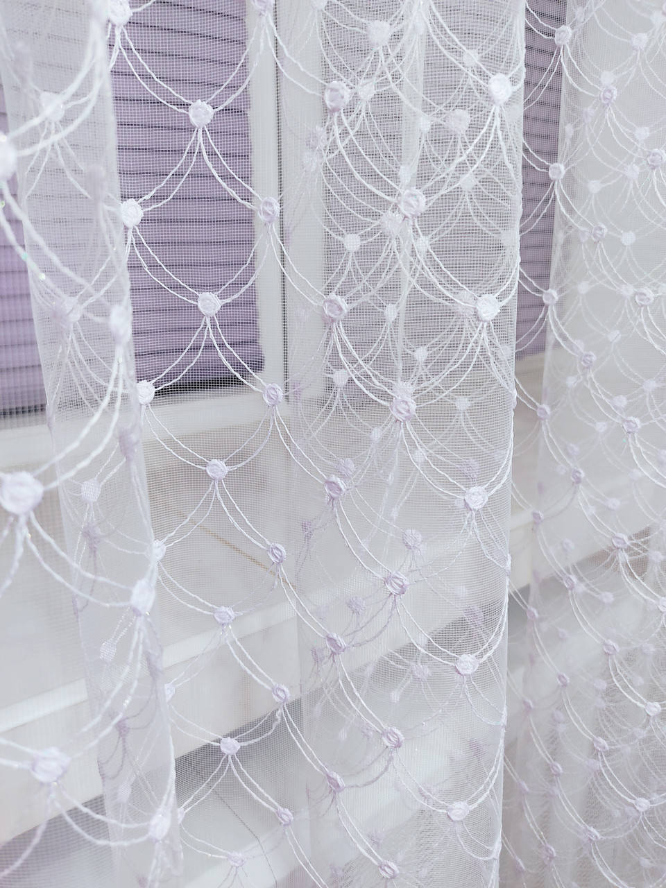 

Турецкий белый фатин с узором по всему полю