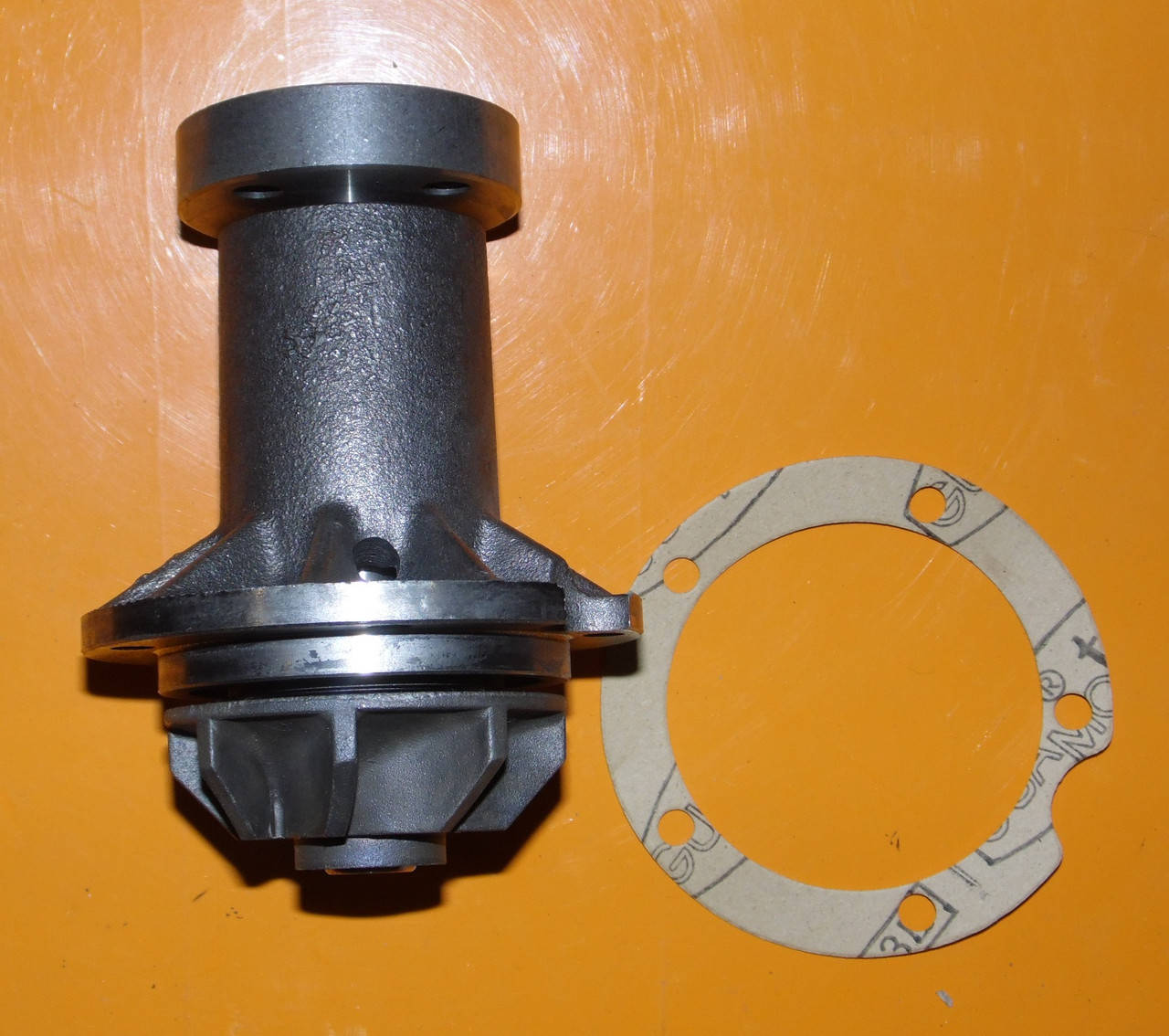

Водяной насос помпа на Мерседес 123 Т1 Башмак Mercedes W114 W115 W460 Dolz M193