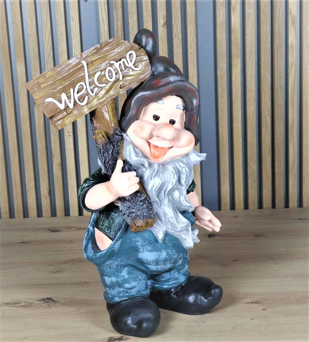

Садовая фигура Гном Welcome-2. Декоративная садовая фигура. Гном с табличкой., Разные цвета