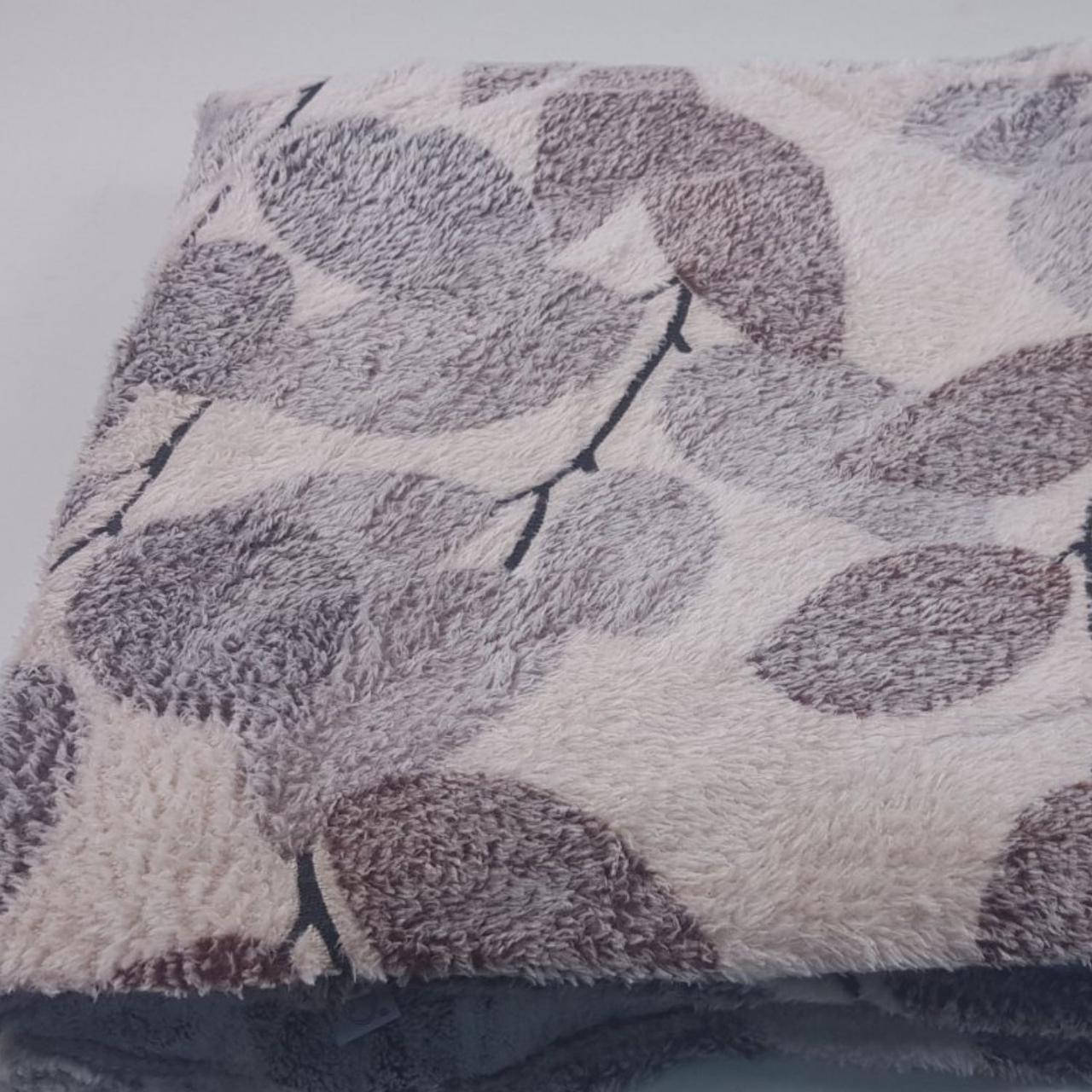 

Плед Евро пушистый KOLOCO 200 х 230 (33342) Коричневые листья на бежевом