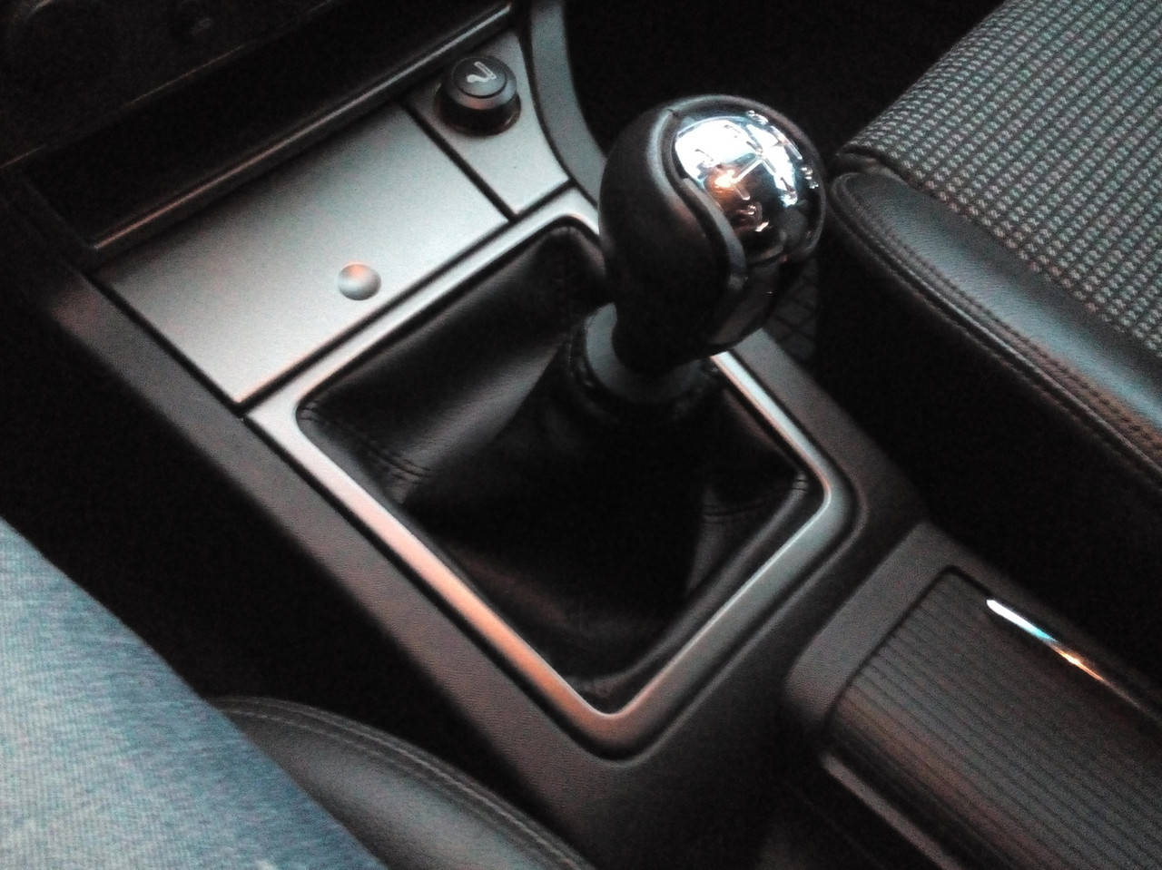 

Чехол ручки кпп Opel Vectra C 2002-2009 / Чехол на кулису Опель Вектра Ц