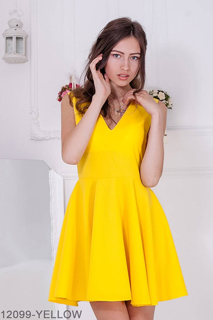 

Симпатичное легкое кукольное платье без рукавов с V-образным вырезом