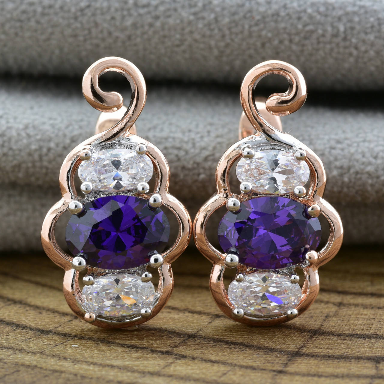 

Серьги Xuping с родированием 20593 размер 18х11 мм фиолетовые фианиты позолота РО