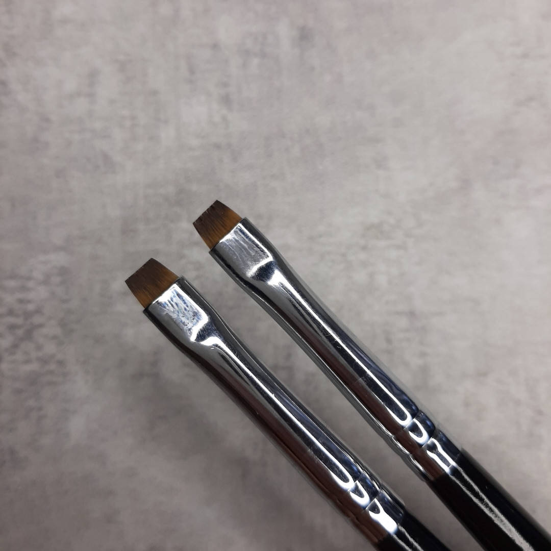 

Кисть прямая для бровей Mileo 6 (рыжий ворс/черная ручка)