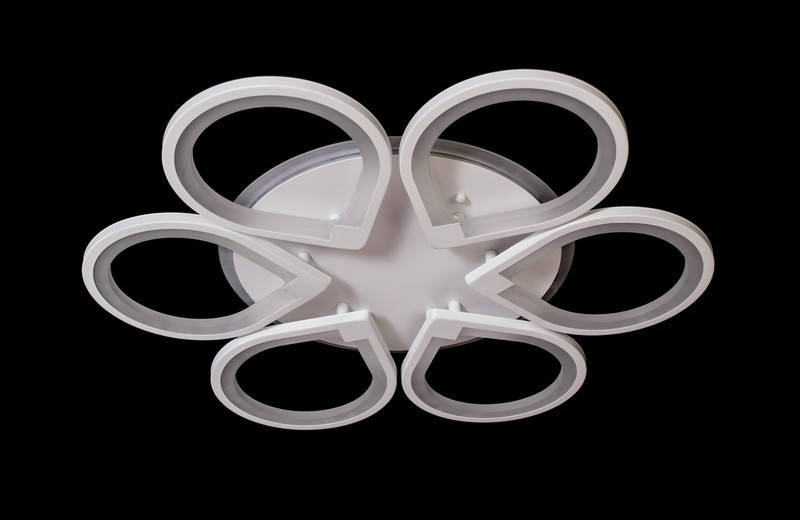 

Недорогая потолочная современная люстра 8883/6 WH dimmer в наличии черный цвет