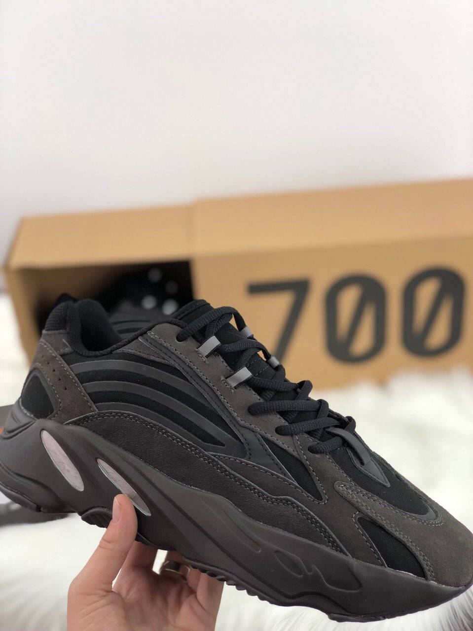 

Кроссовки Adidas Yeezy Boost 700 V2 black X Kanye West, кроссовки адидас изи буст 700, Черный