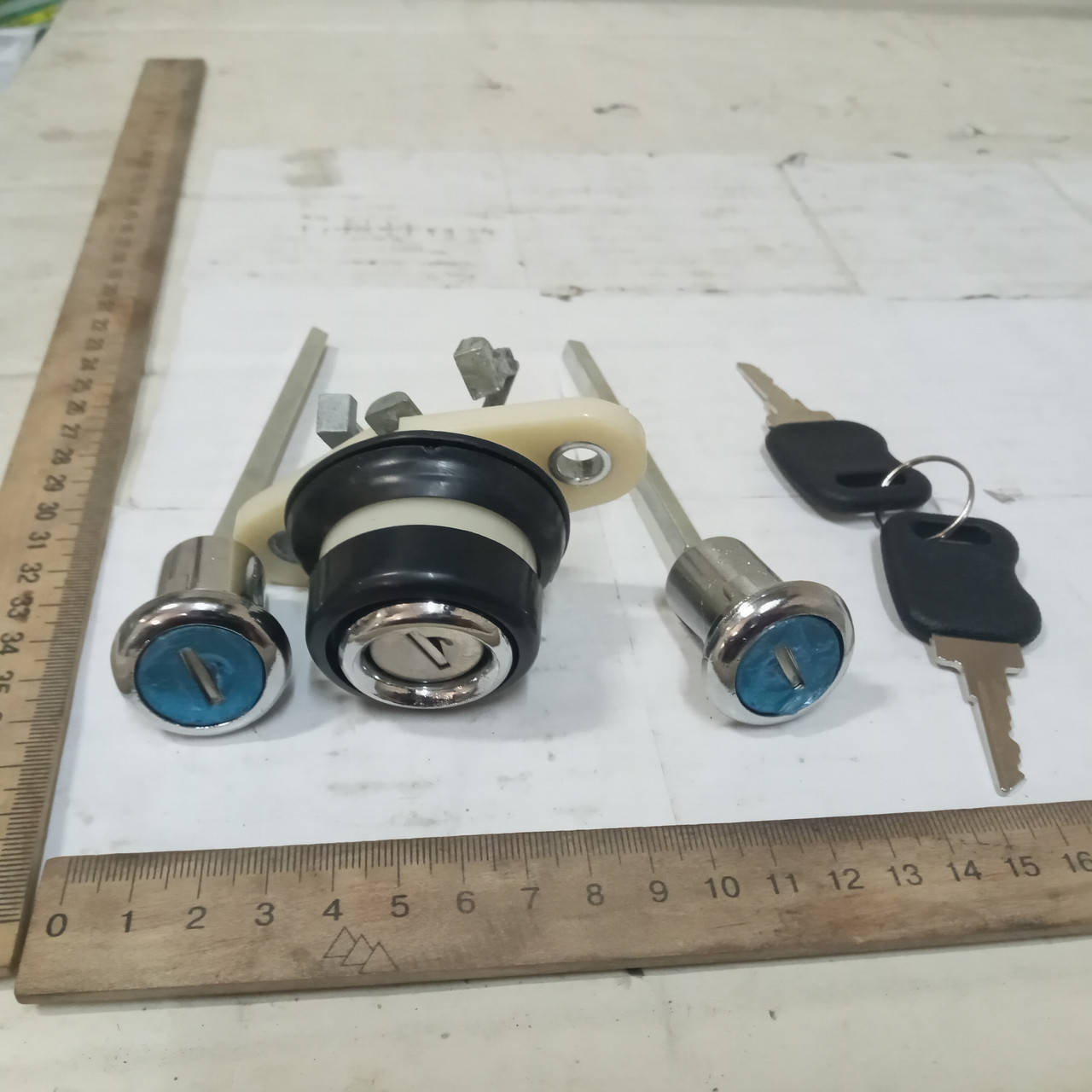 

Замок двери и багажника Волга 3110 (3 зам.+ 2ключа) (пр-во Европа) 3110-6105090-02