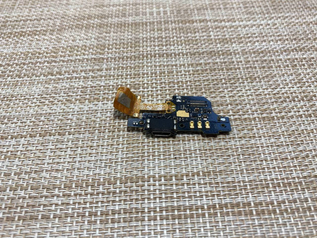 

Плата USB ZTE Blade V7 Lite