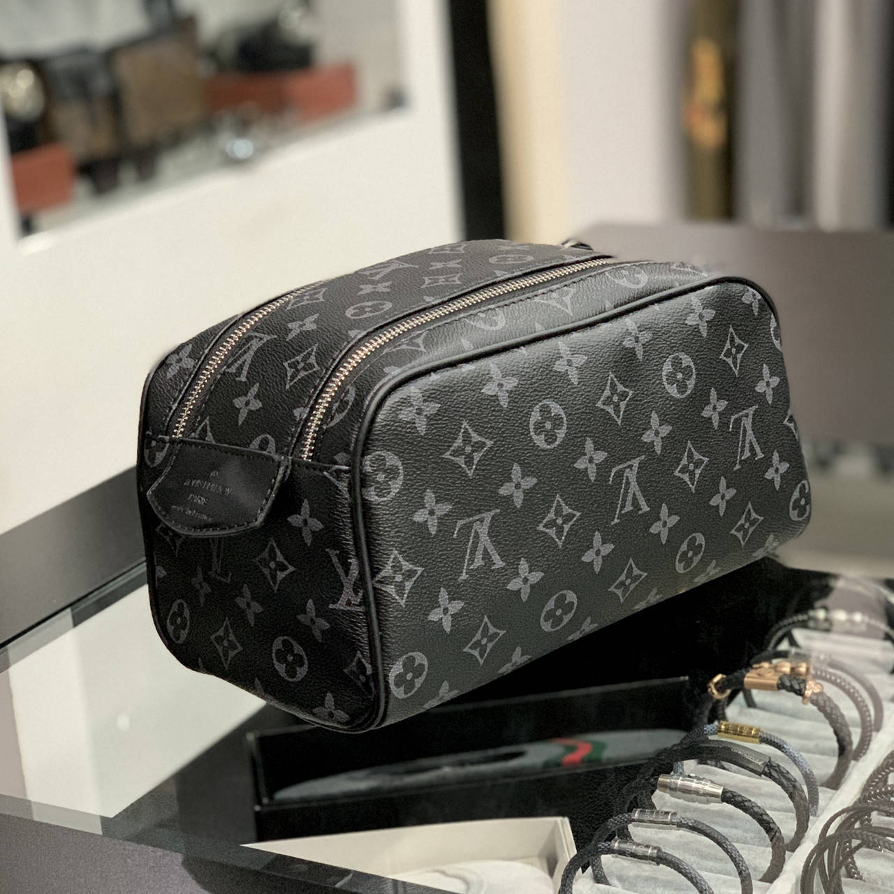 

Стильный мужской несессер Louis Vuitton черный мужская барсетка сумка с ручкой косметичка Луи Виттон