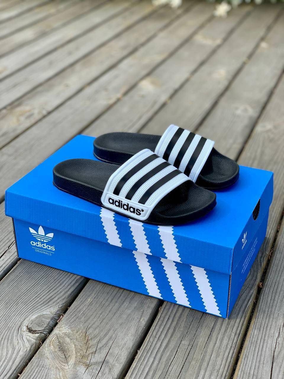 

Мужские тапочки Adidas черно-белые три полоски, Розовый