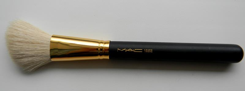

Кисть MAC 168SE для румян