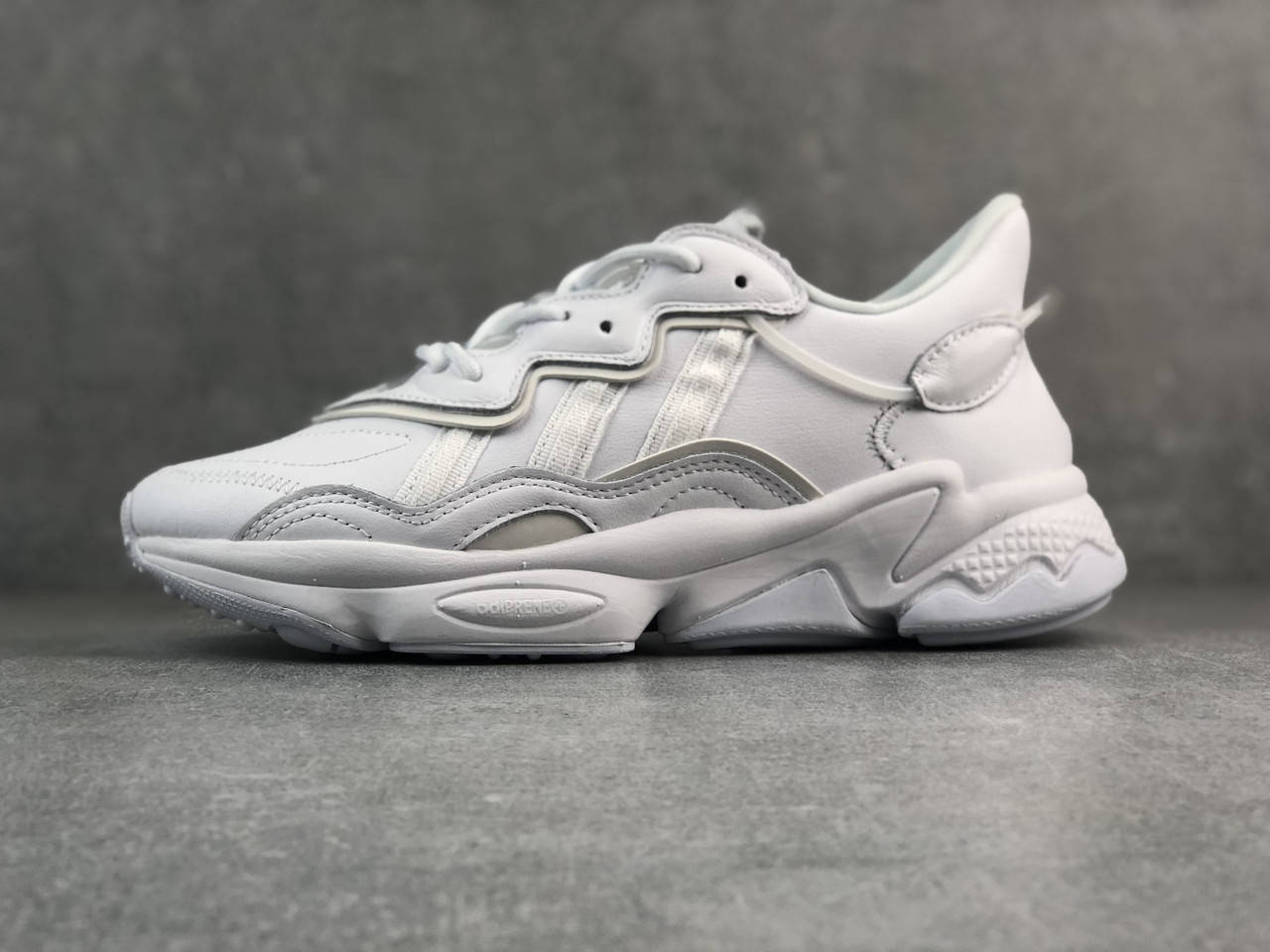 

Мужские кроссовки Adidas Ozweego