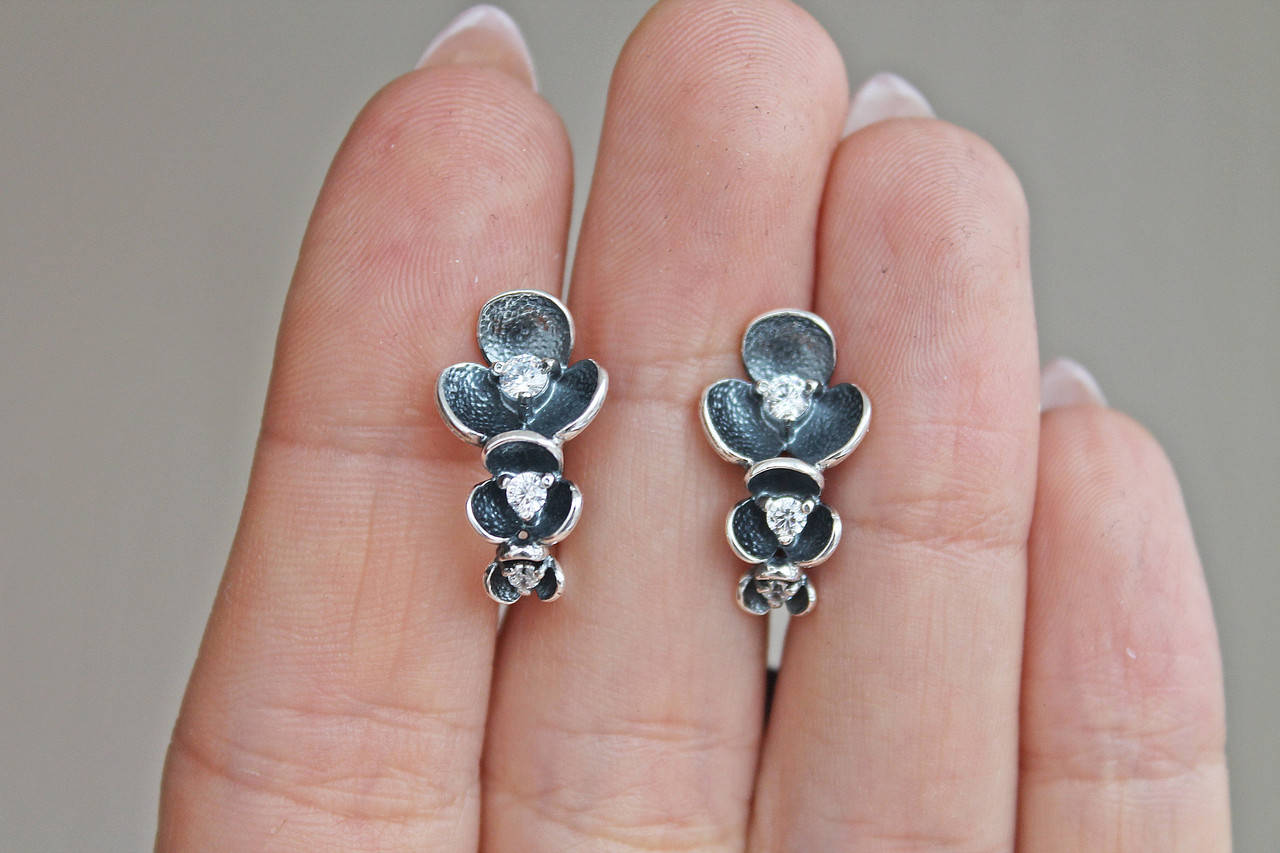 

Серебряные серьги Сакура