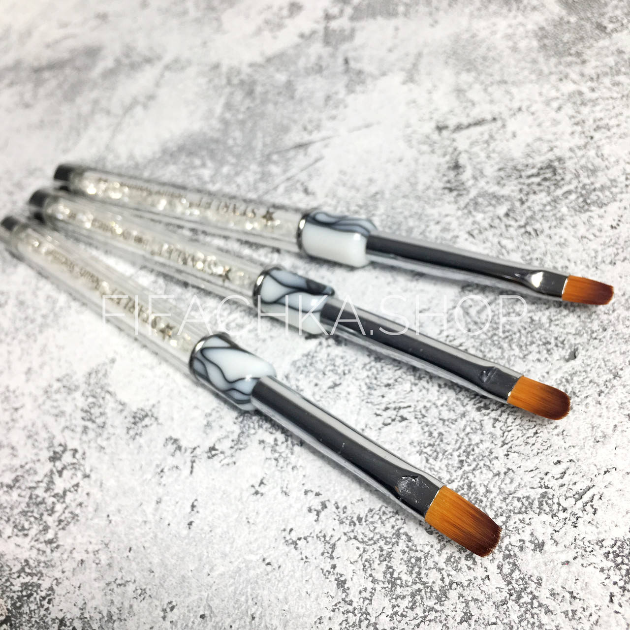 

Кисть для геля Starlet Professional №4, овал (7 мм)