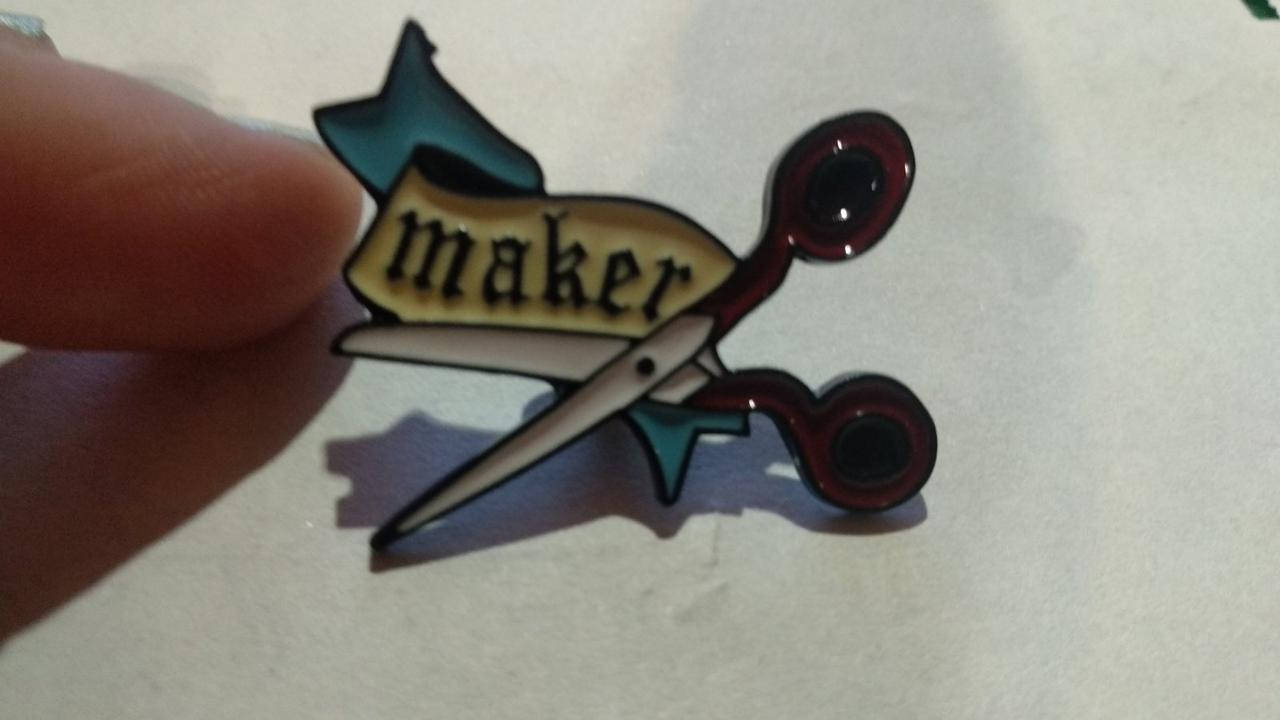 

Брошь брошка значок пин металл maker творец производитель