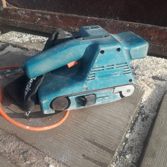 

Ленточно шлифовальная машинка Black & Decker из Германии