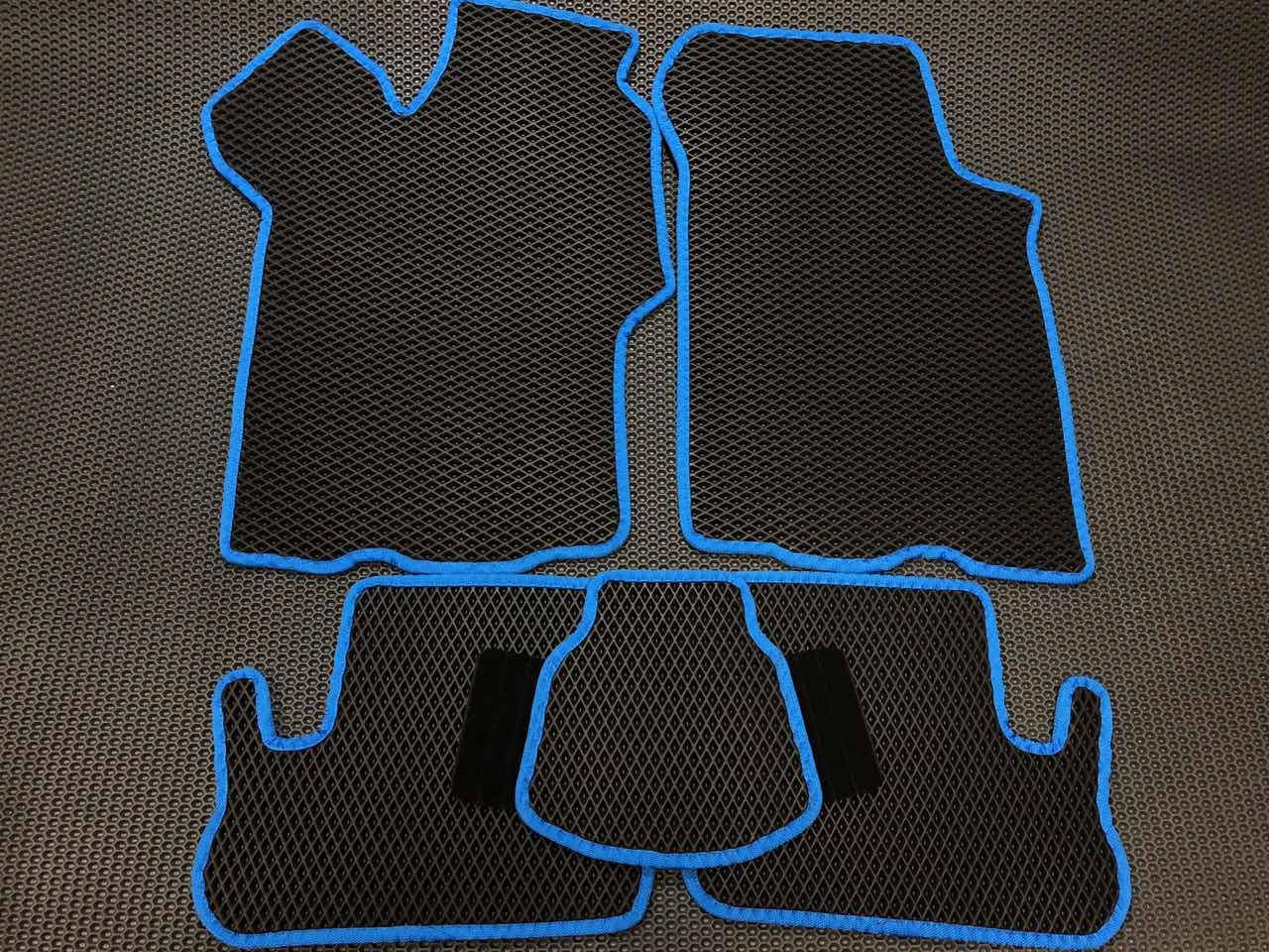 

Автомобильные коврики EVA на ВАЗ 09