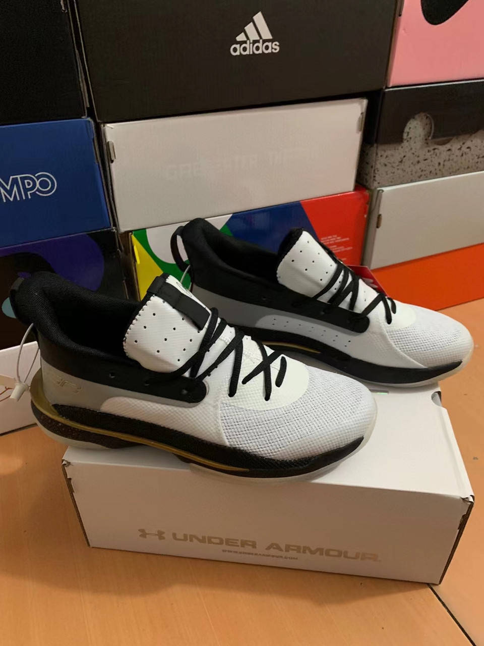 

Under Armour Curry 7 Карри баскетбольные мужские кроссовки Каррі взуття, Белый