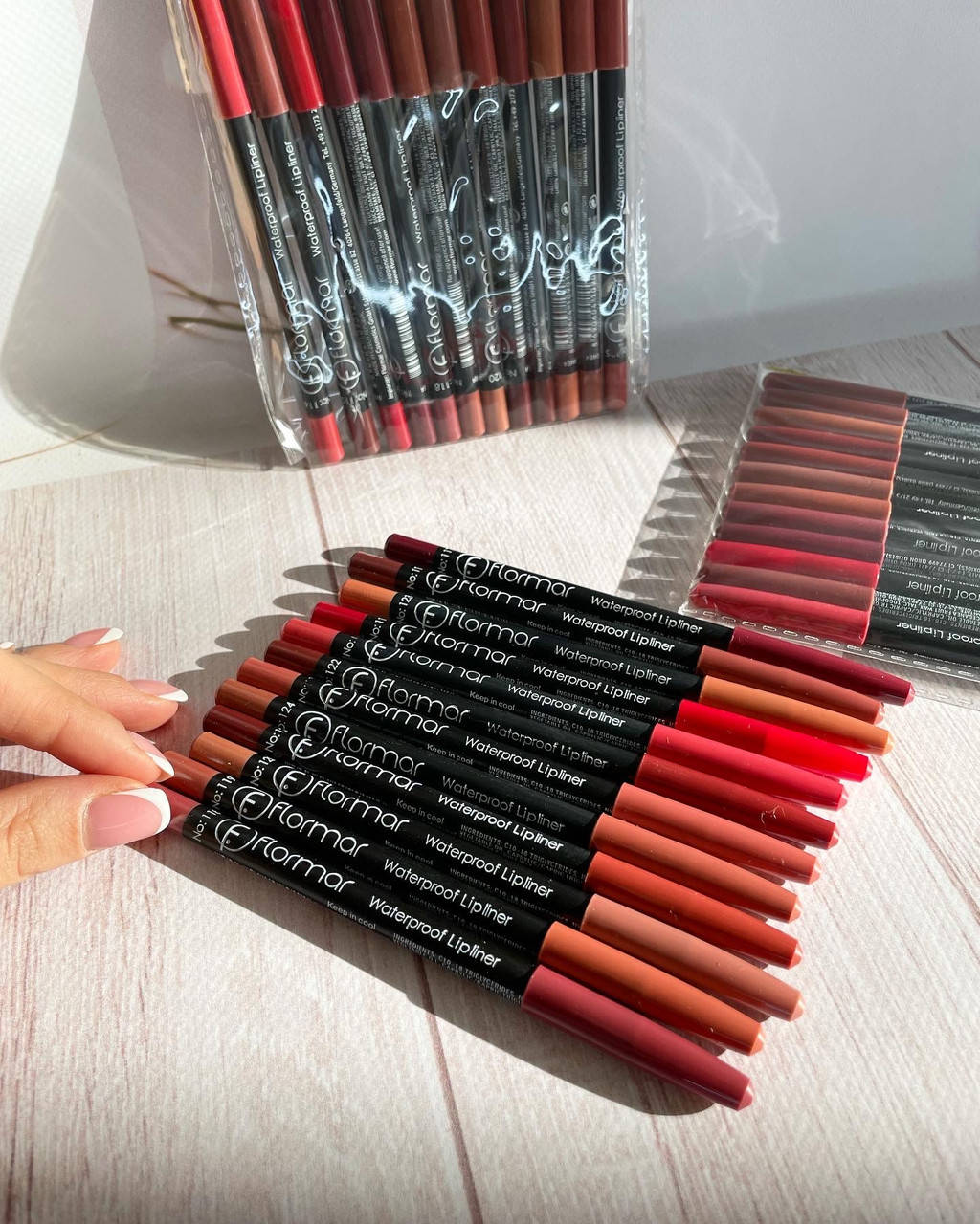 

Набор карандашей для губ водостойкие Flormar Waterproof lip liner 12шт